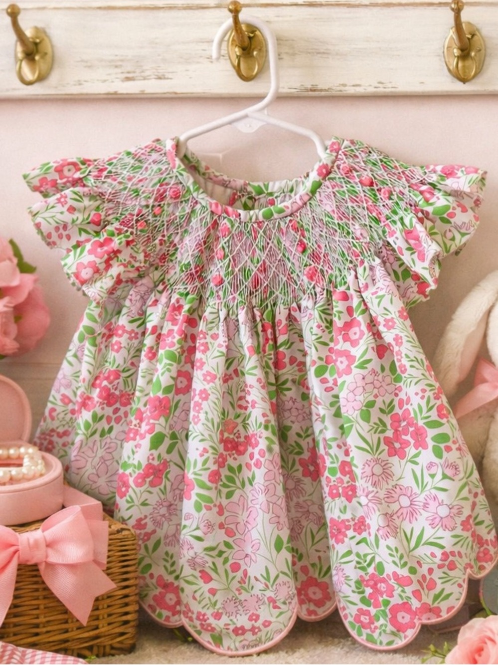 RARE Ruffles and Frogs Heirloom Hand Smocked Floral Scallop Dress 2T Luxury - Picture 4 of 4